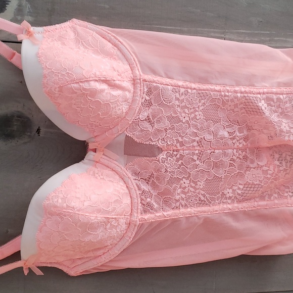 Lingerie - Picture 3 of 5